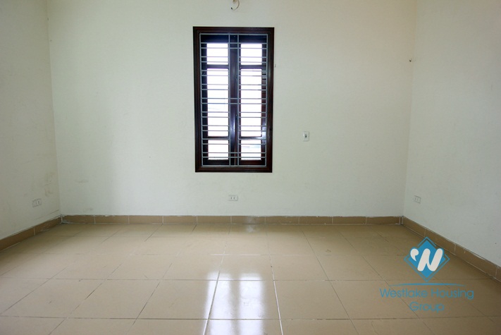 Unfurnished cheap 4 floors house for rent in Tayho 